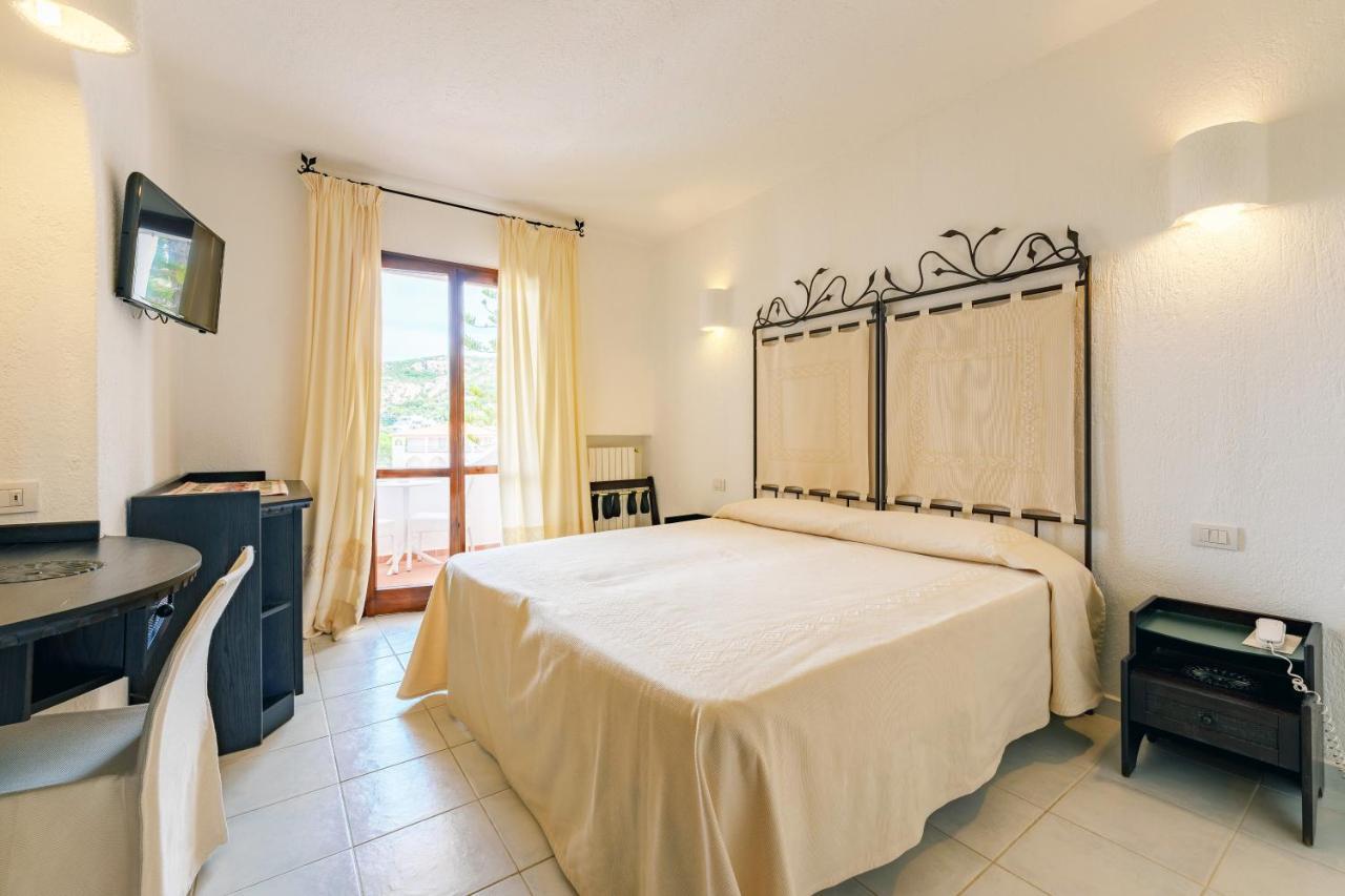 Hotel Punta Est Baja Sardinia Zewnętrze zdjęcie