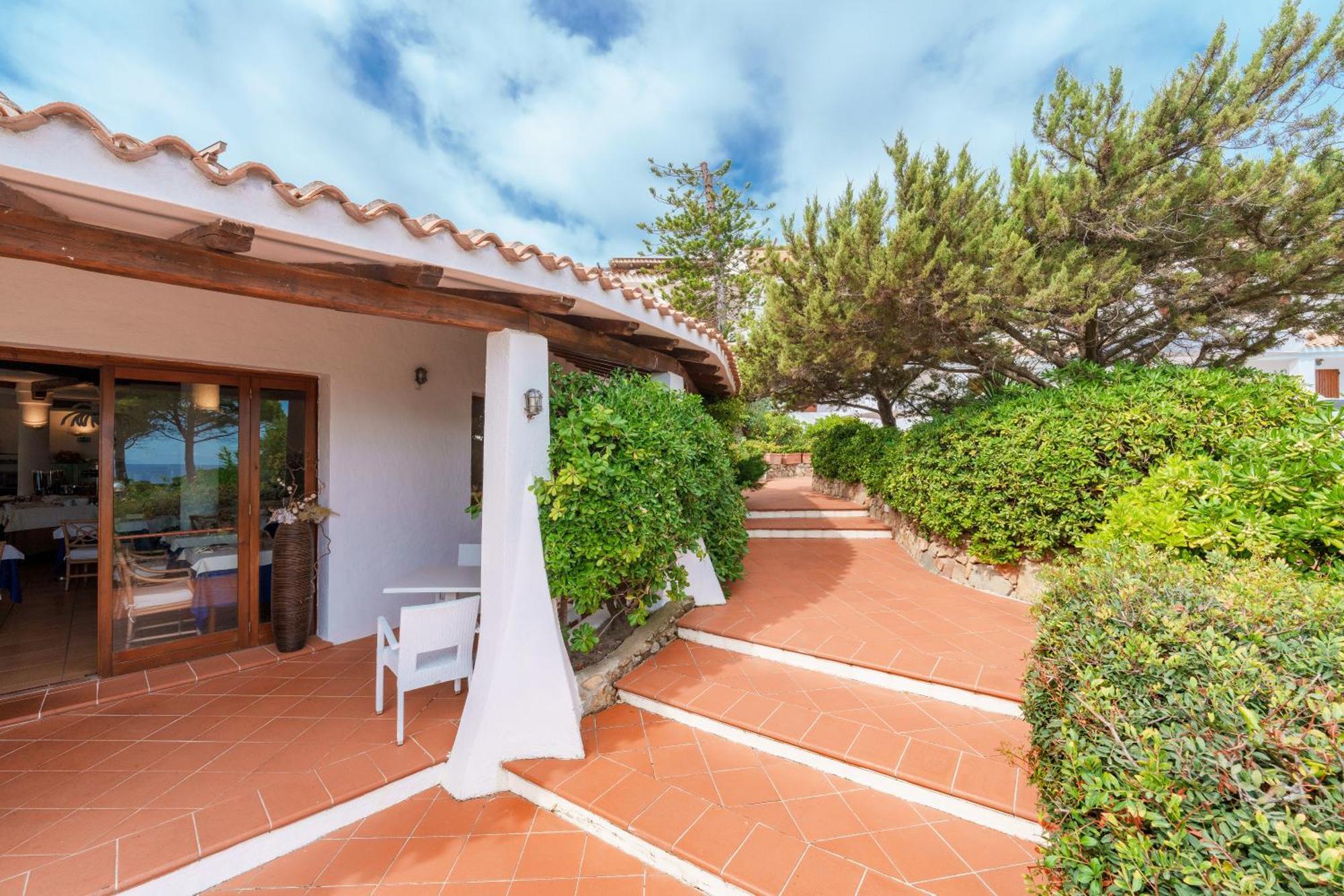 Hotel Punta Est Baja Sardinia Zewnętrze zdjęcie