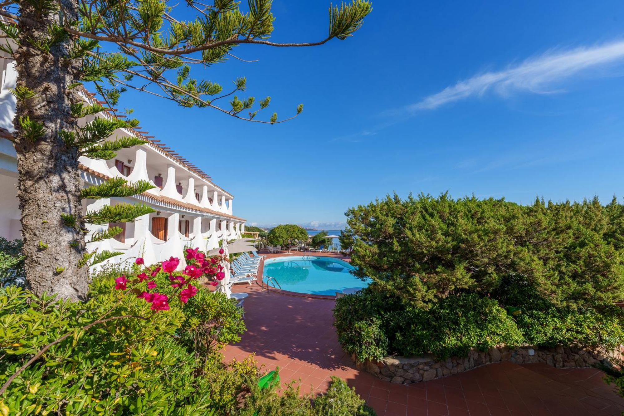 Hotel Punta Est Baja Sardinia Zewnętrze zdjęcie