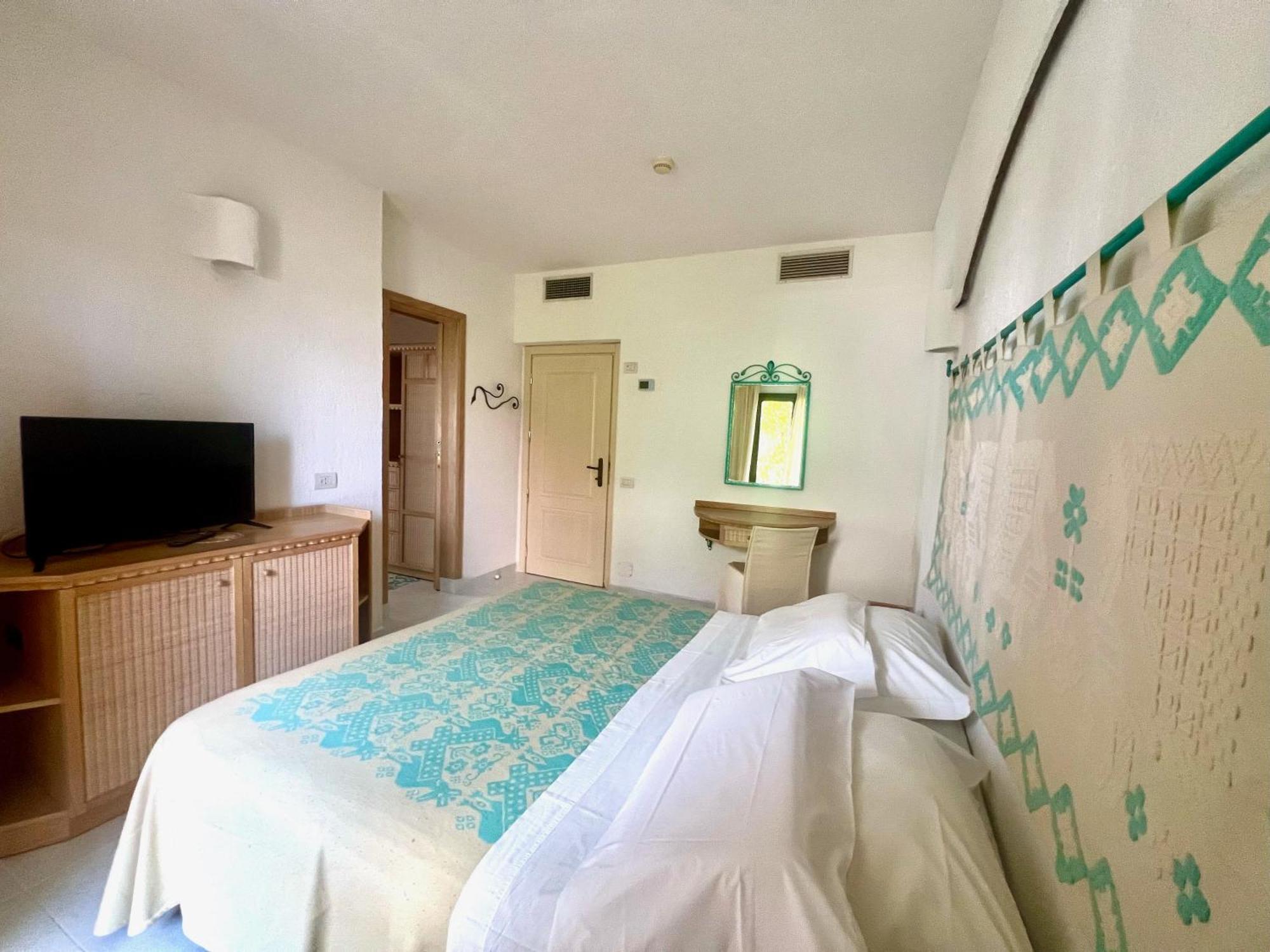 Hotel Punta Est Baja Sardinia Zewnętrze zdjęcie
