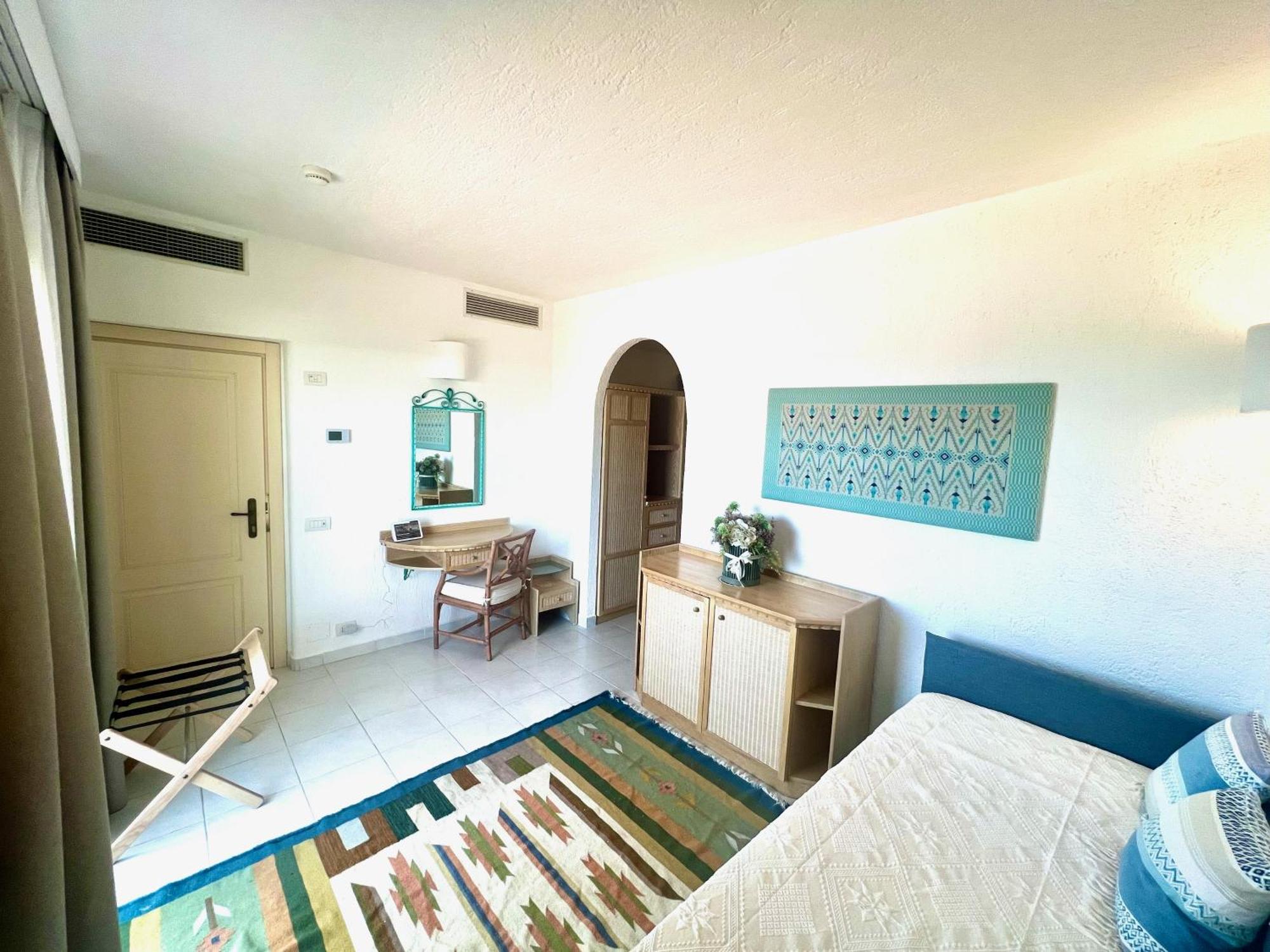 Hotel Punta Est Baja Sardinia Zewnętrze zdjęcie