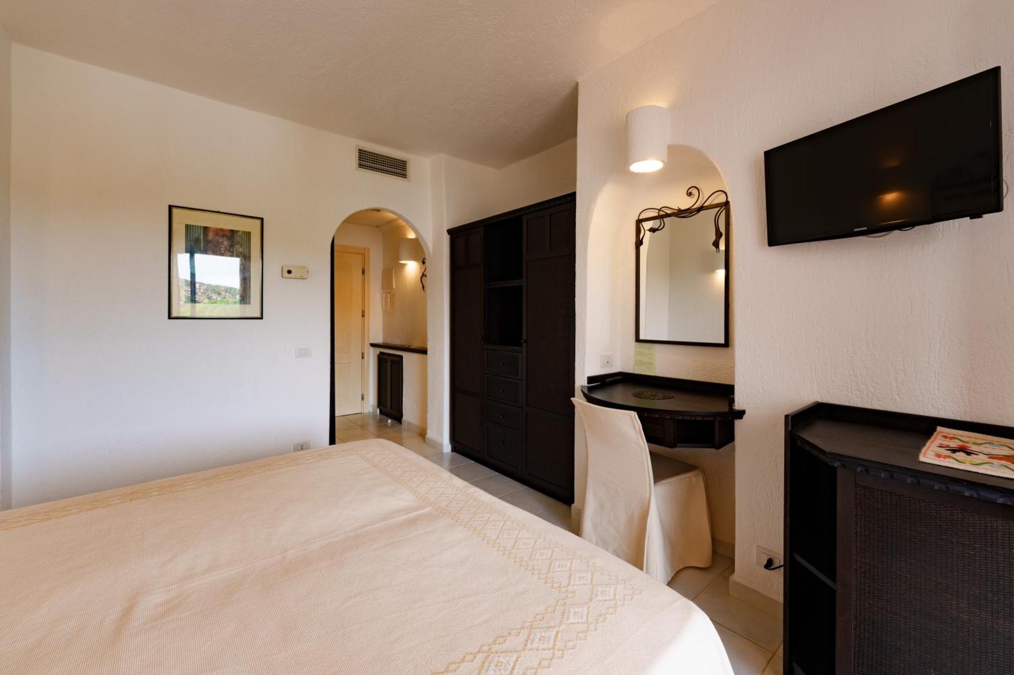 Hotel Punta Est Baja Sardinia Zewnętrze zdjęcie