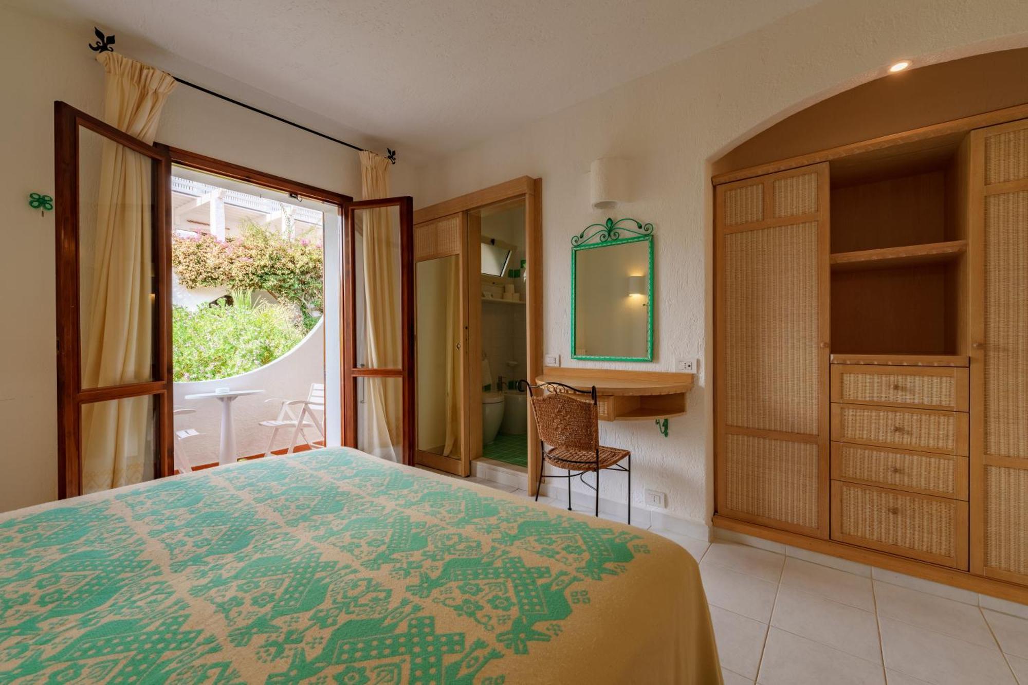 Hotel Punta Est Baja Sardinia Zewnętrze zdjęcie